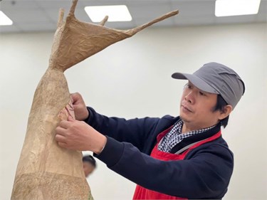 Nhà điêu khắc Lê Lạng Lương: Tự do để sáng tạo và thăng hoa. 